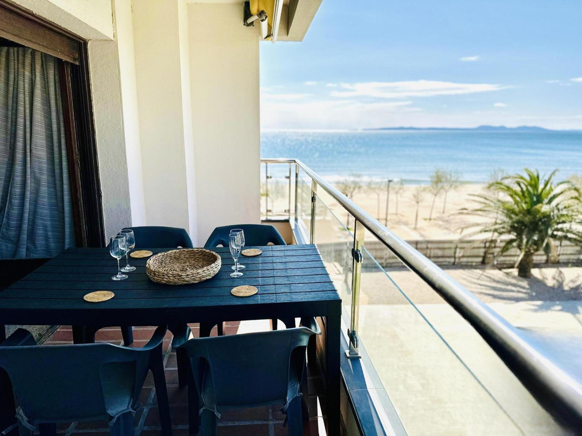 2112 Hort De Mar A 306, Vista Inmejorable, En 1ª Linea De Mar Y Frente A La Playa Mas Espaciosa De Roses. Edificio Tranquilo. Parking. - Es-258-37 Apartment *